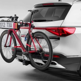 Porte-vélos avec attelage de remorque.